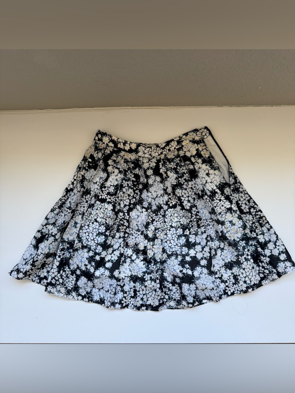 Club Monaco Cotton Silk Mini Skirt Floral Size 0 Zip Pockets Lined